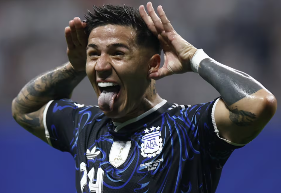 Argentina derrota a Inglaterra y queda a un paso del bicampeonato mundial