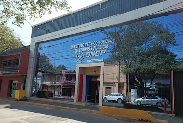 DE PAÑALES A QUIRÓFANOS Y DIAGNÓSTICOS: LA INCREÍBLE MUTACIÓN DE LA "SUPERPROVEEDORA" DEL IPS