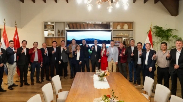 La foto de Peña, Alliana y los gobernadores que desafía el poder absoluto de Horacio Cartes